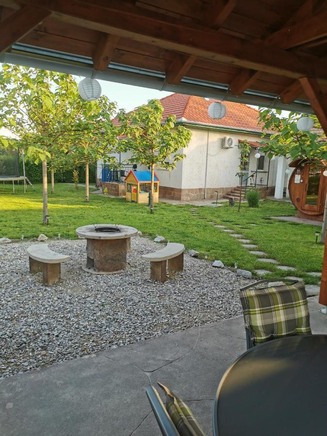 Zso-Zé Apartman Tiszafüred Extérieur photo