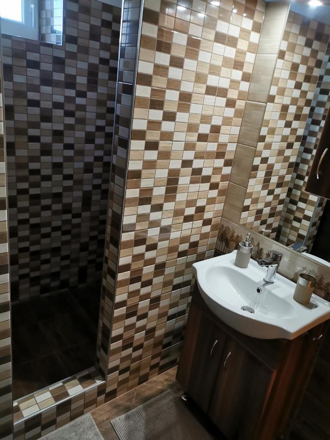 Zso-Zé Apartman Tiszafüred Extérieur photo